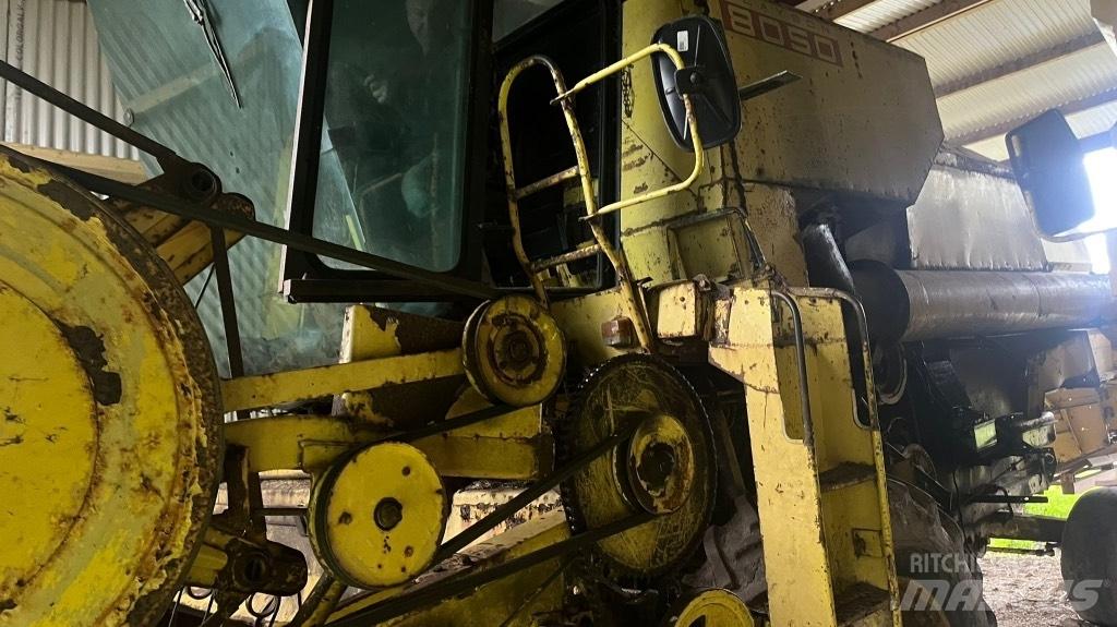 New Holland 8050 Зернозбиральні комбайни
