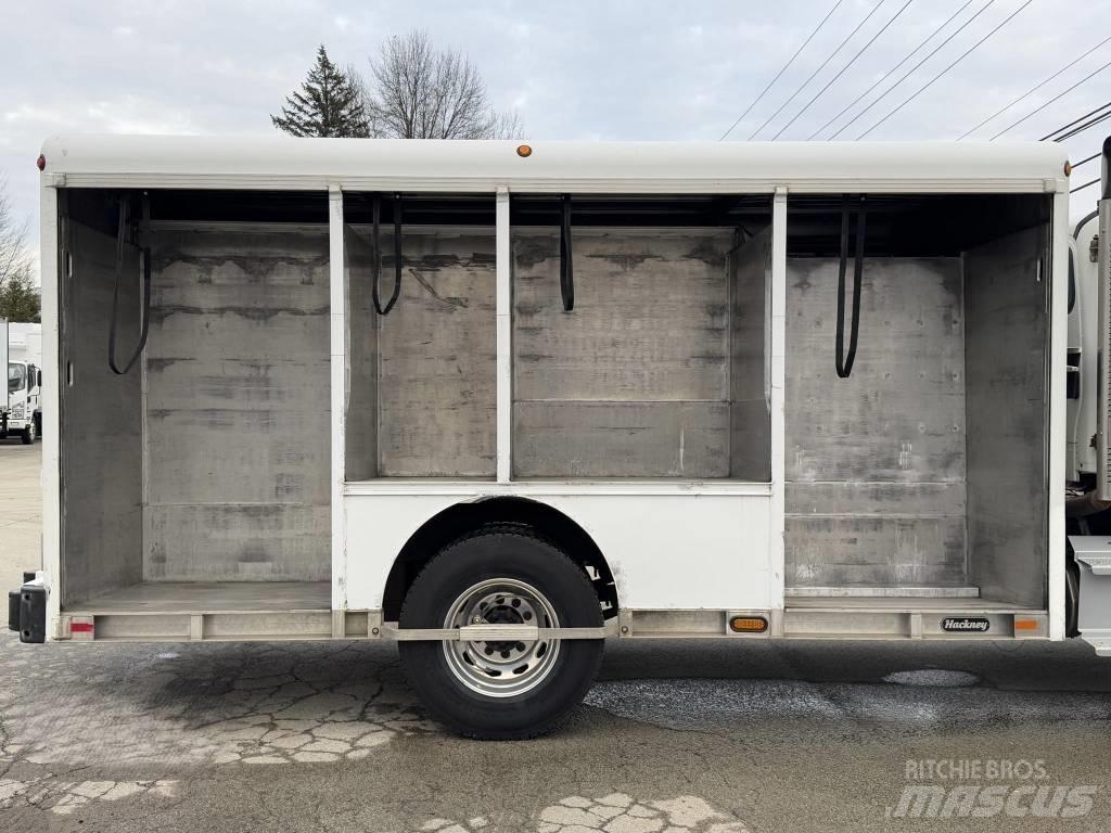 Freightliner M2 Вантажівки для доставки напоїв