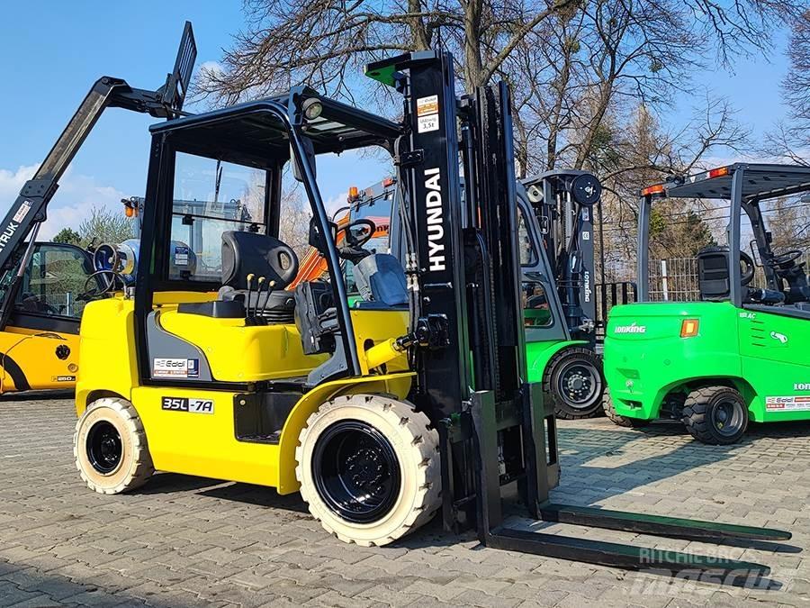 Hyundai 35L-7A Газові навантажувачі