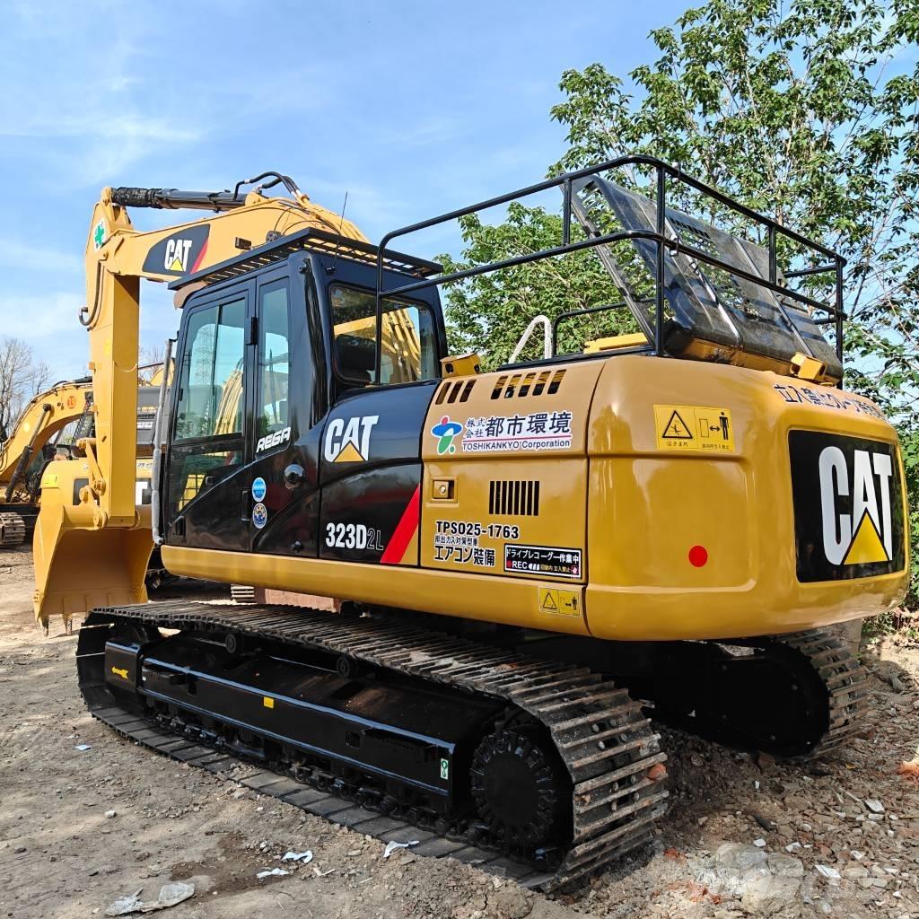 CAT 323D2L Гусеничні екскаватори
