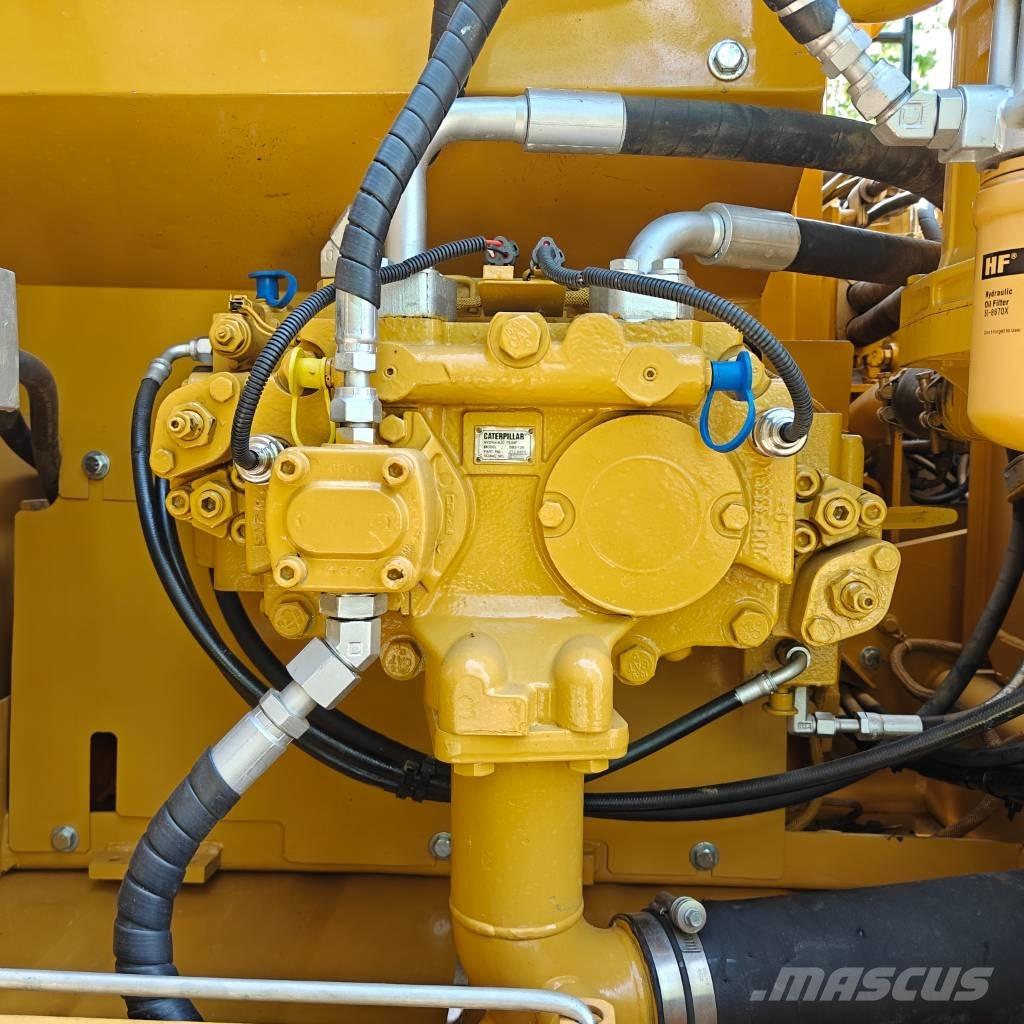 CAT 323D2L Гусеничні екскаватори