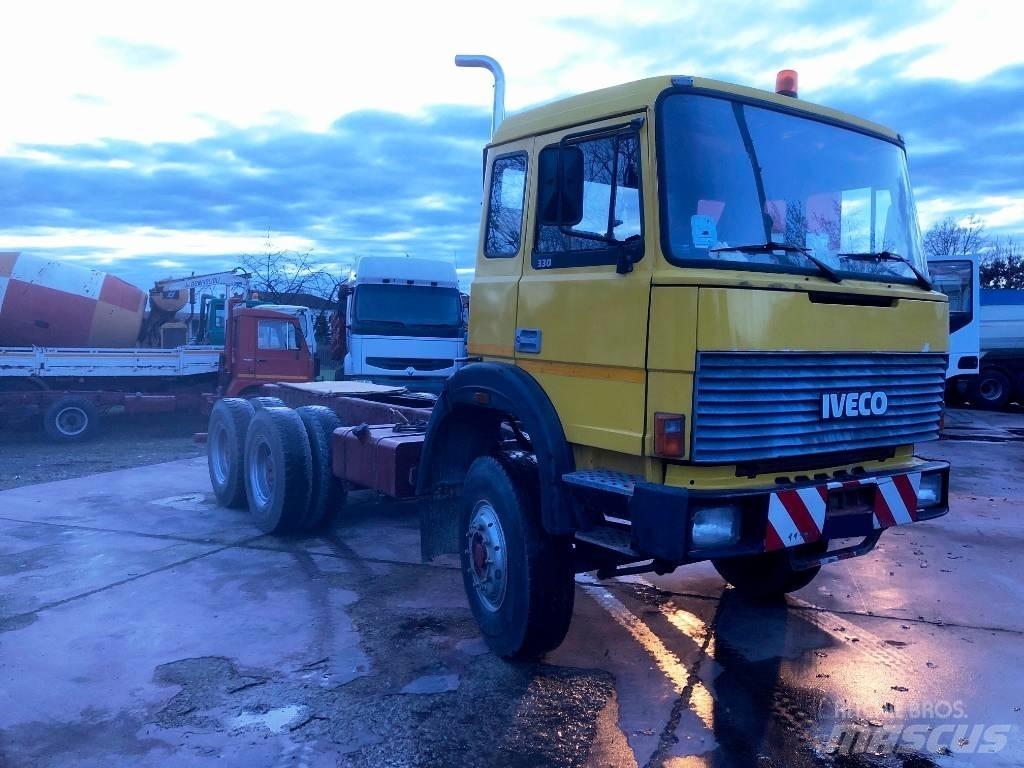 Iveco 330-26 Вантажівки / спеціальні