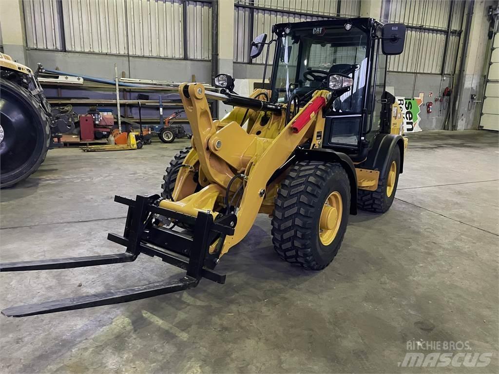 CAT 906 Фронтальні навантажувачі