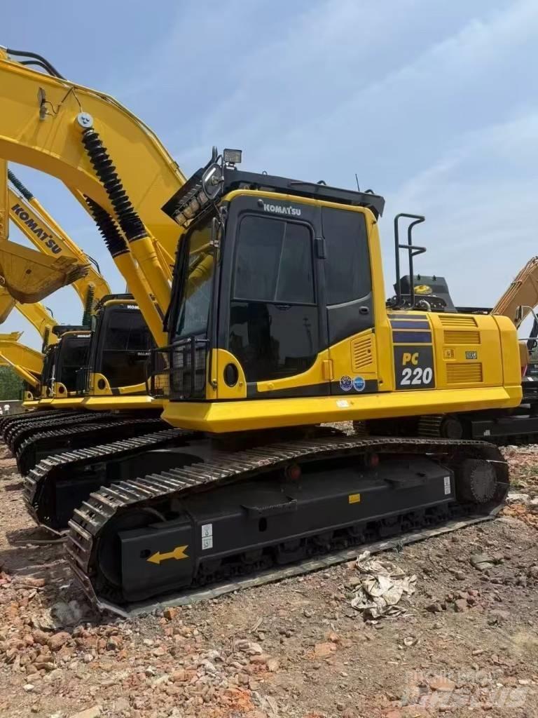 Komatsu 220LC-8 Гусеничні екскаватори