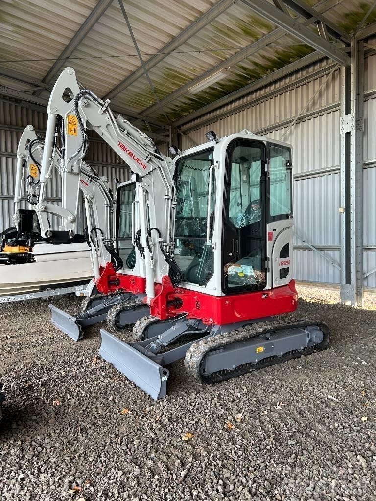 Takeuchi TB325 Міні-екскаватори < 7т