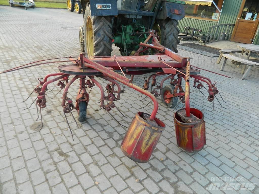 JF CR 320 Граблі і сінозворушувачі