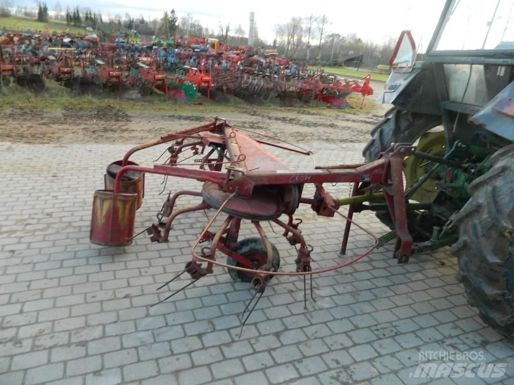JF CR 320 Граблі і сінозворушувачі