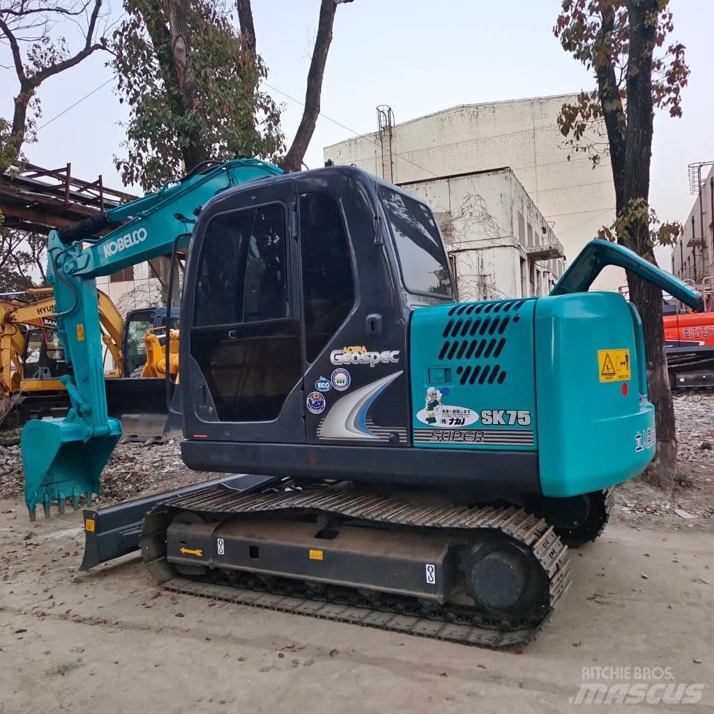 Kobelco SK75 Середні екскаватори 7т. - 12т.