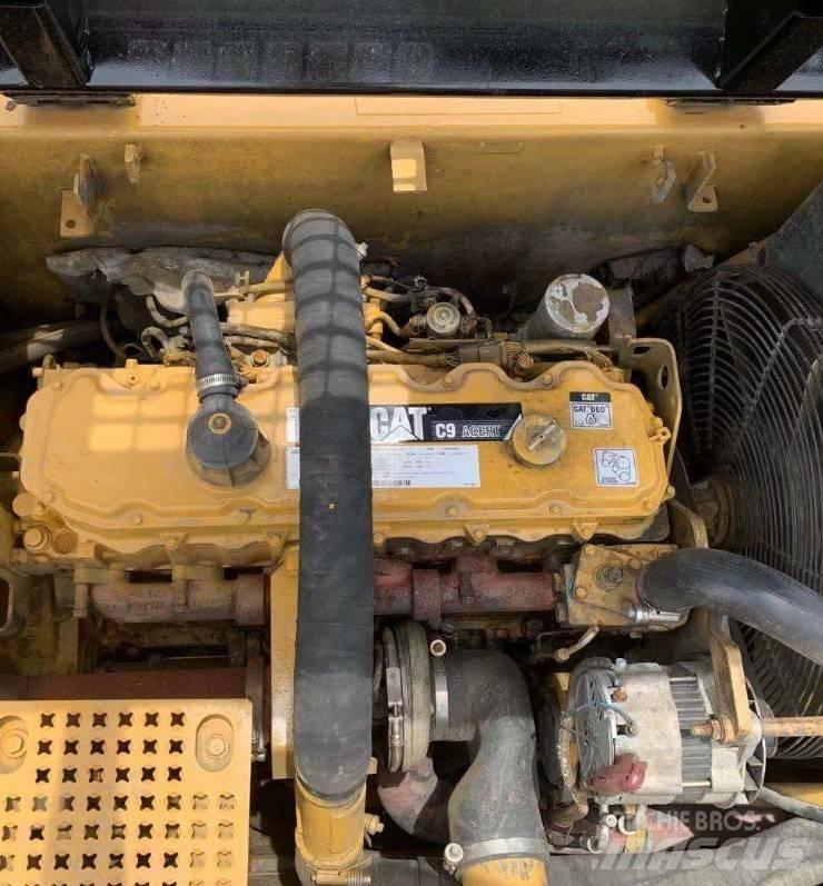 CAT 330DL Гусеничні екскаватори