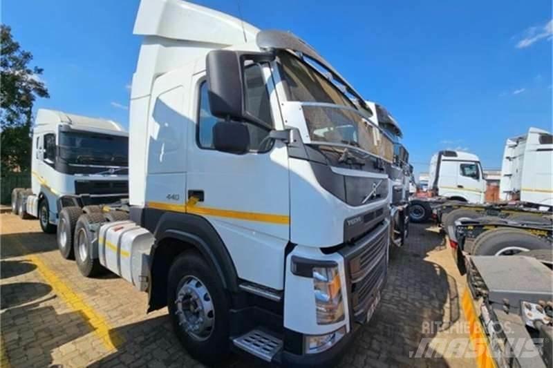 Volvo FM Вантажівки / спеціальні