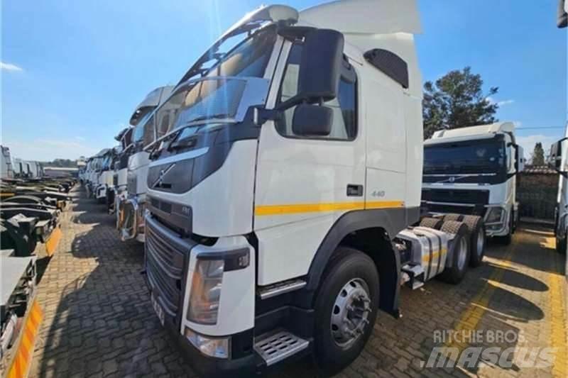 Volvo FM Вантажівки / спеціальні