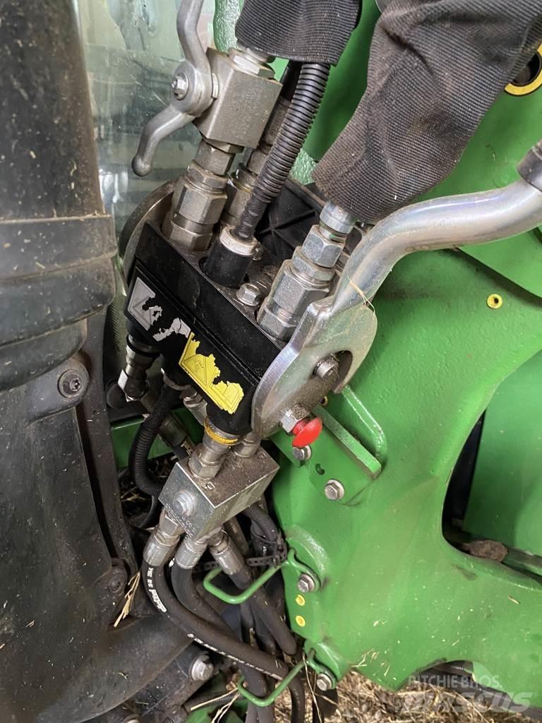 John Deere 6110M Трактори