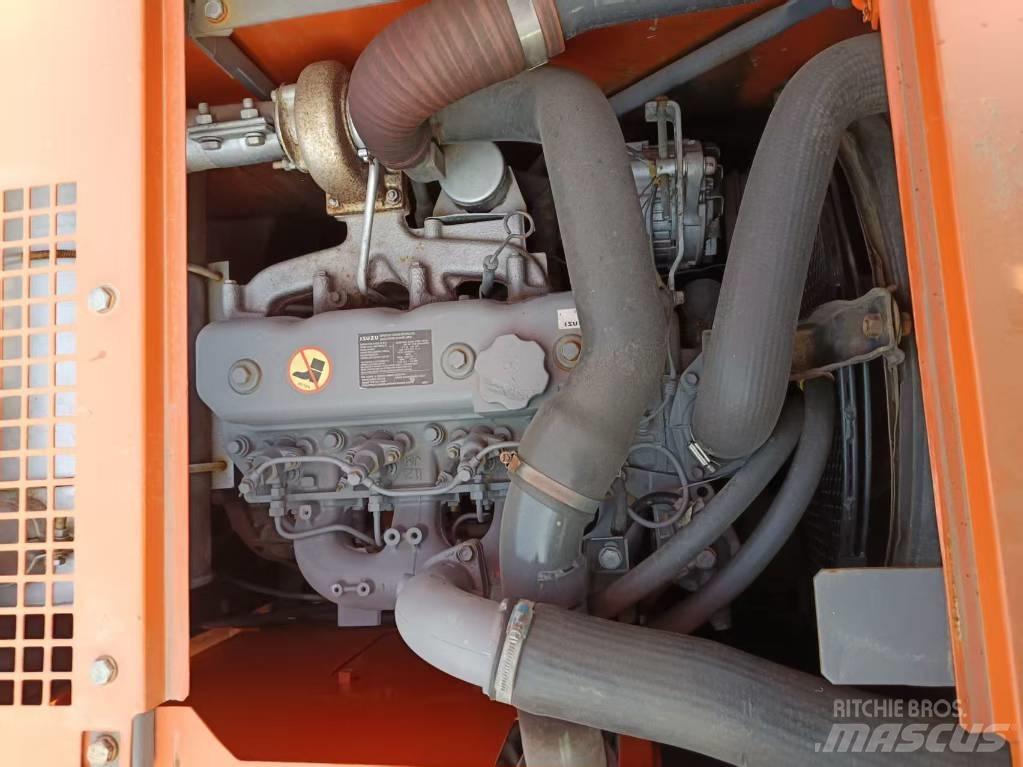 Hitachi ZX135 Гусеничні екскаватори