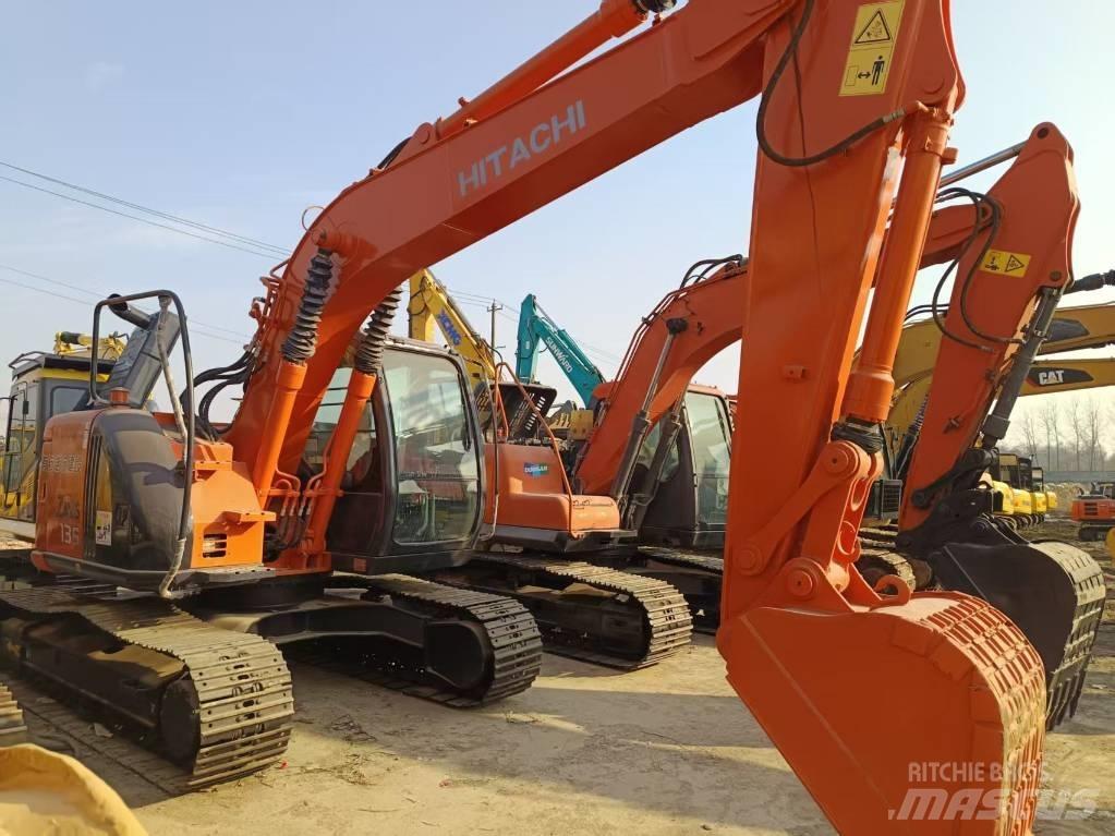 Hitachi ZX135 Гусеничні екскаватори