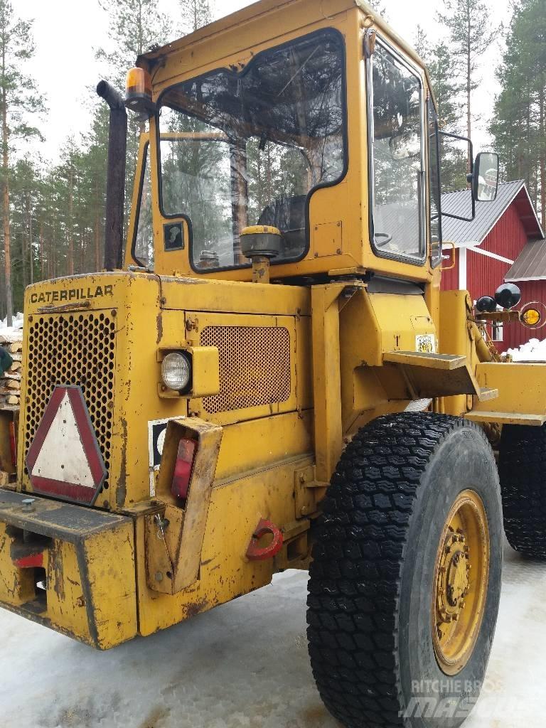 CAT 910 Фронтальні навантажувачі