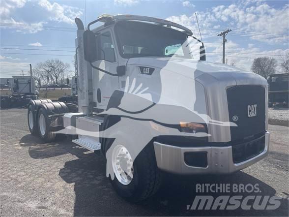 CAT CT660 Тягачі