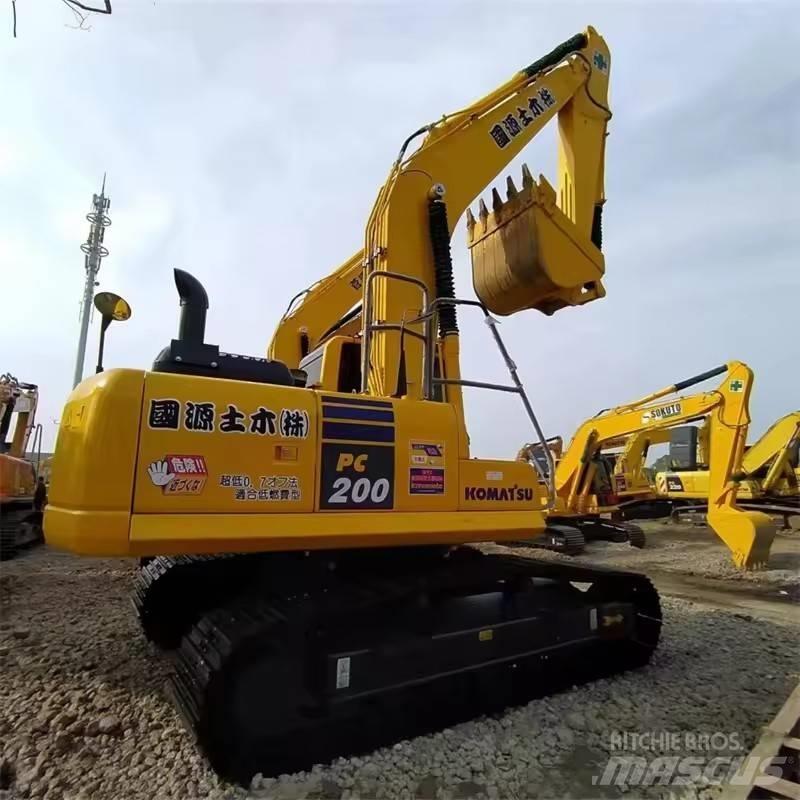 Komatsu PC 200 Гусеничні екскаватори