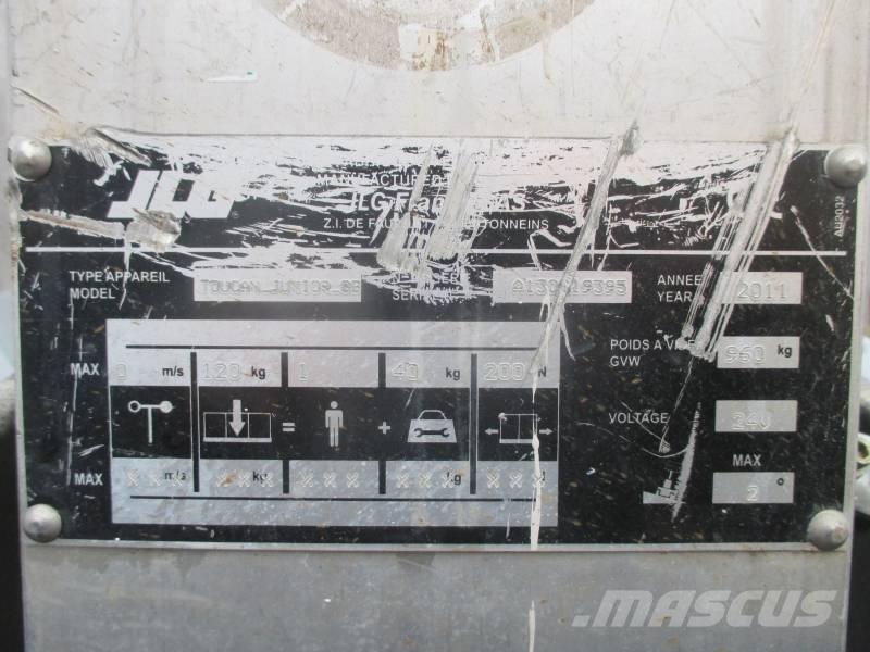 JLG Toucan Junior 8 Вертикальні щоглові підйомники