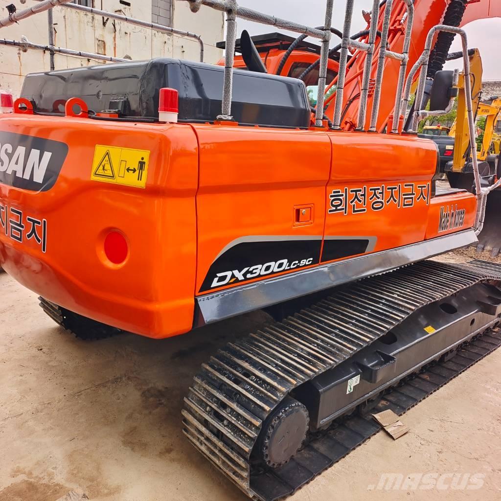 Doosan DX 300 Гусеничні екскаватори