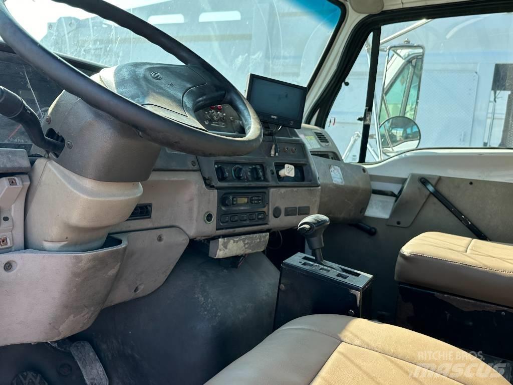 Sterling L 7500 Шасі з кабіною