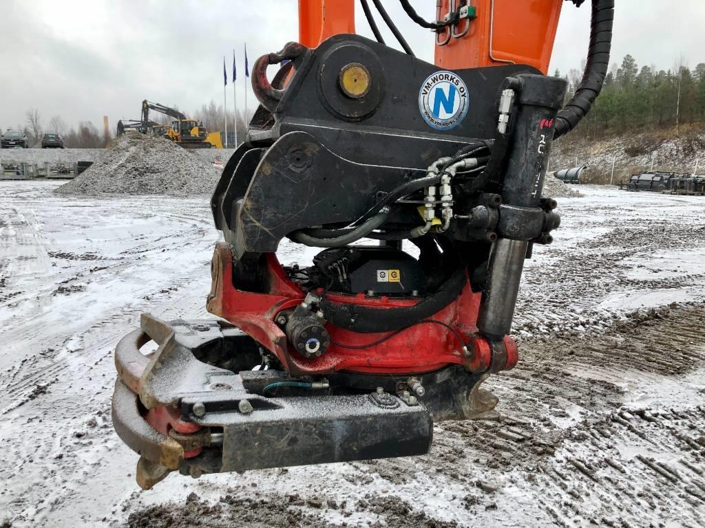 Hitachi ZX225USRLC-6 Гусеничні екскаватори