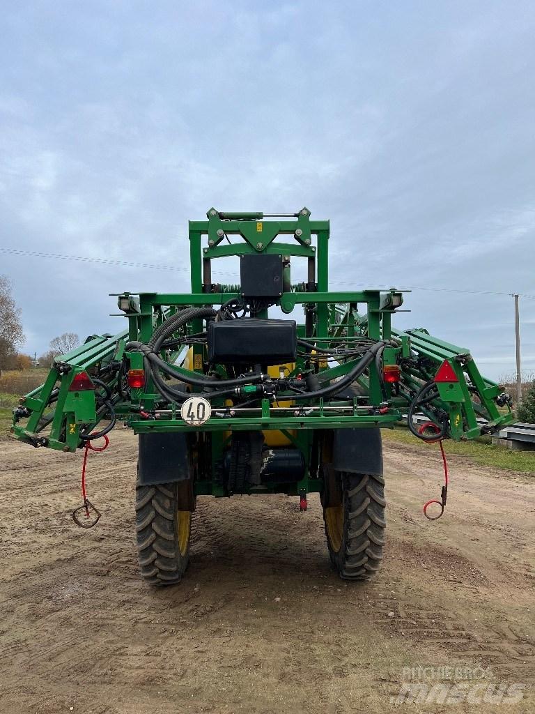 John Deere 740 Причіпні обприскувачі