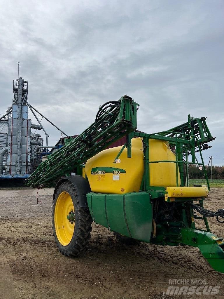 John Deere 740 Причіпні обприскувачі