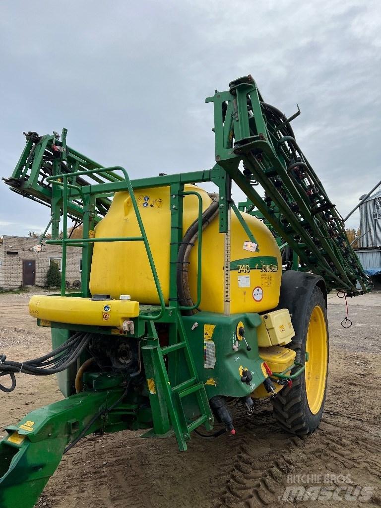 John Deere 740 Причіпні обприскувачі