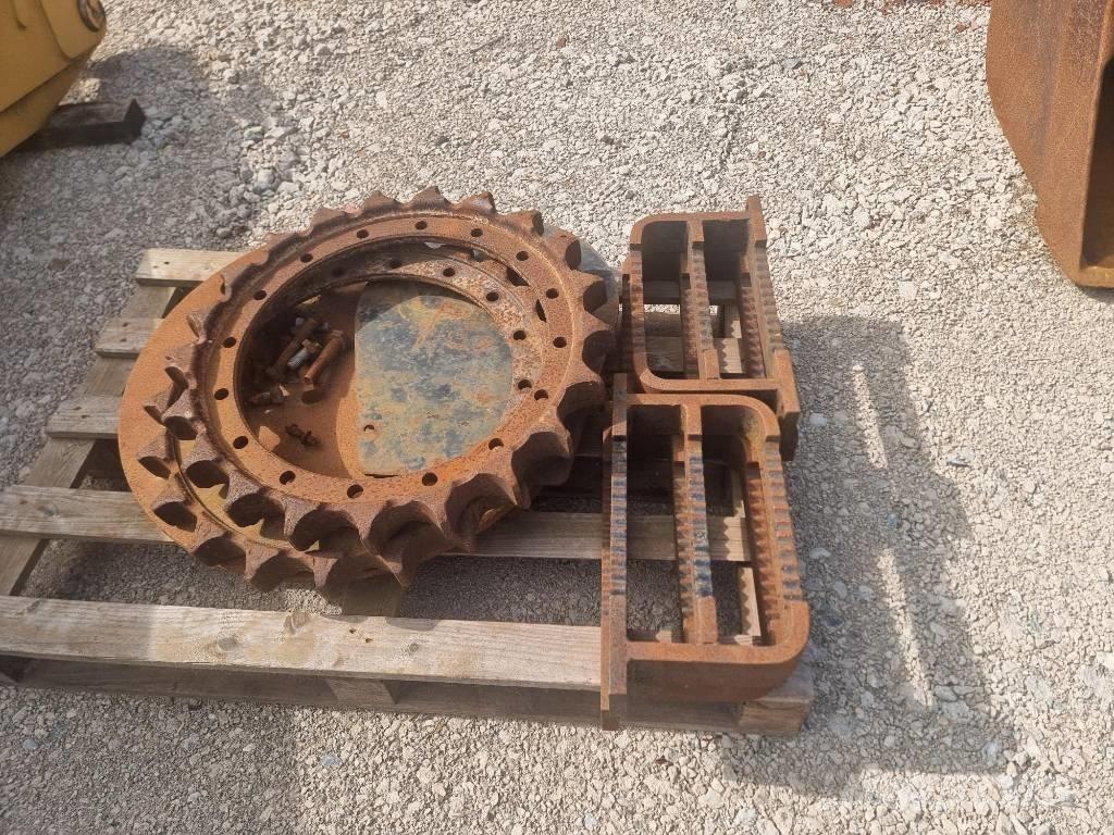 CAT 320 D FOR PARTS Гусеничні екскаватори