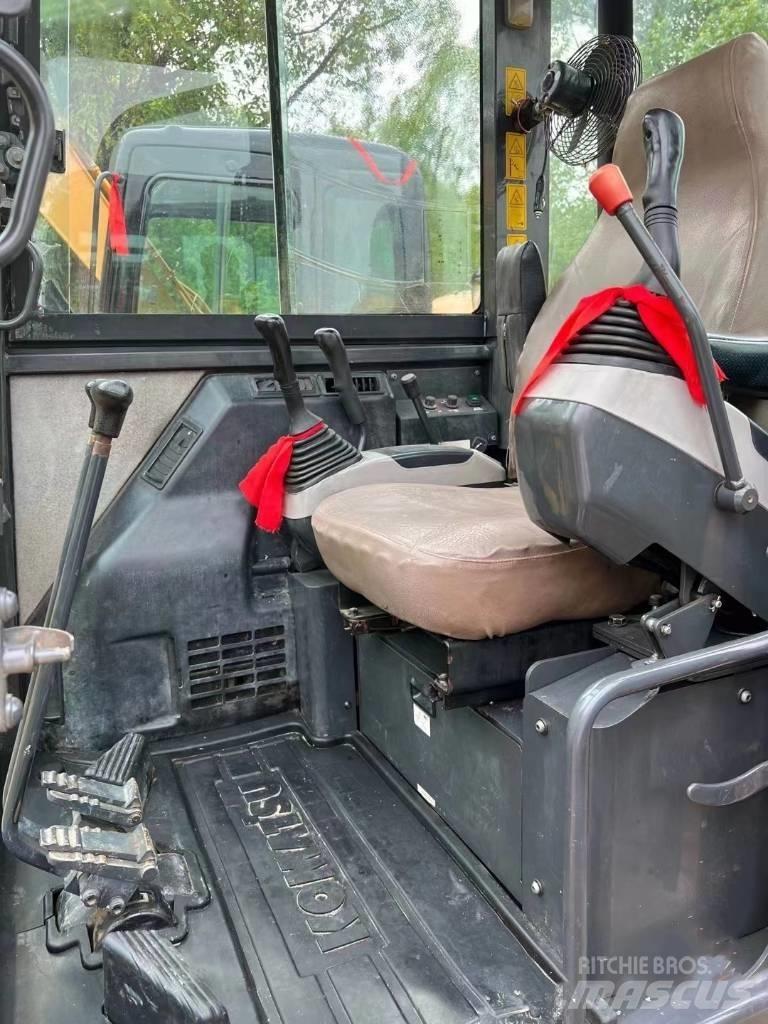 Komatsu PC56-7 Гусеничні екскаватори