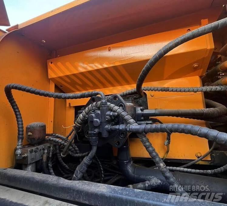 Hyundai R330LC-9T Гусеничні екскаватори
