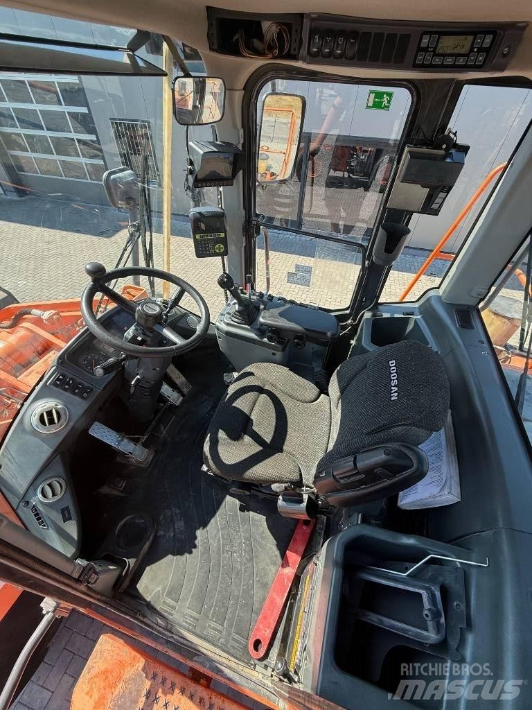Doosan DL 300-3 Фронтальні навантажувачі