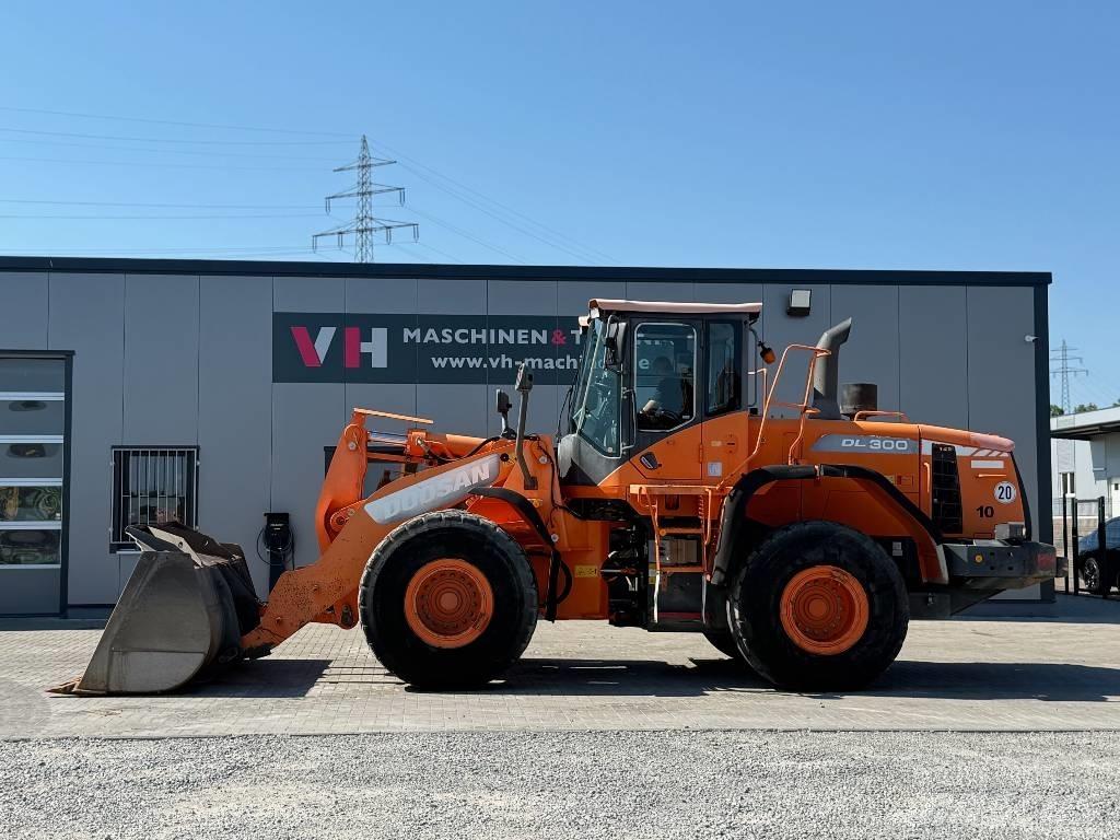 Doosan DL 300-3 Фронтальні навантажувачі