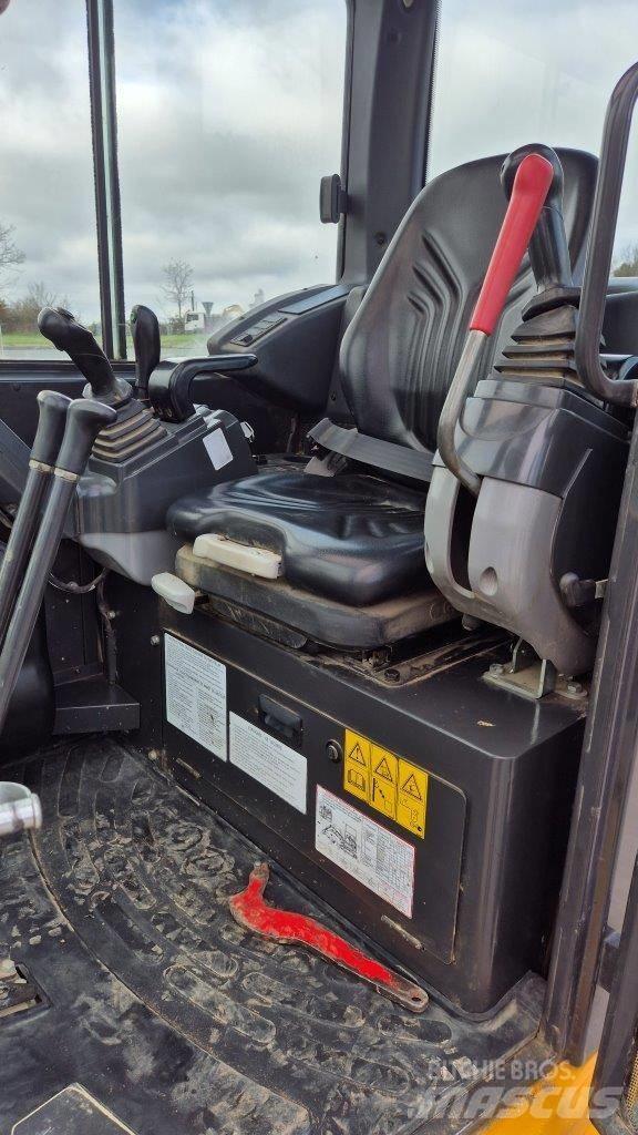 Kato HD 30V4 Екскаватори-навантажувачі