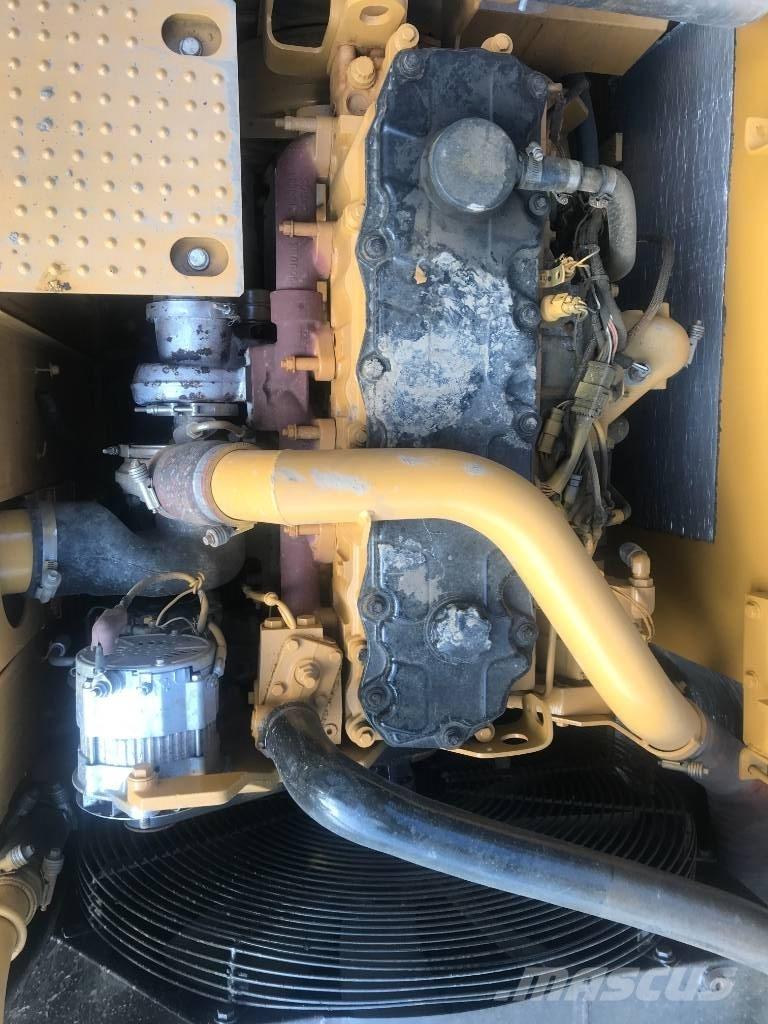 CAT 325 D L Гусеничні екскаватори