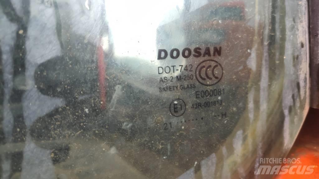 Doosan DX225LC-9C Гусеничні екскаватори