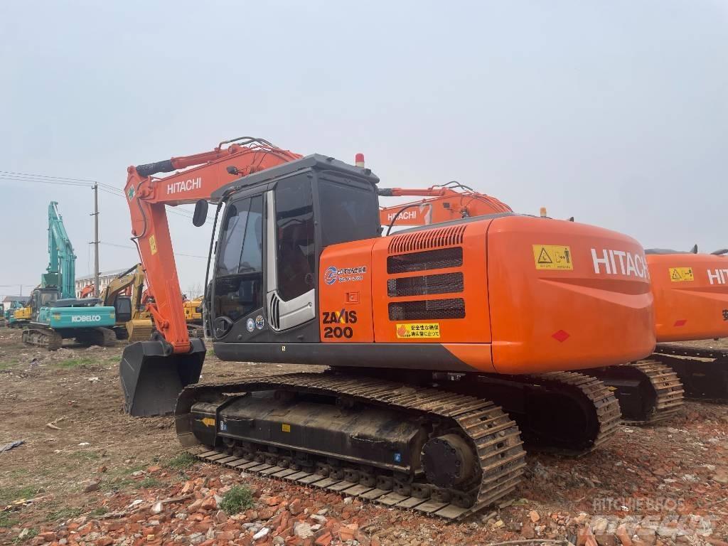 Hitachi ZX 200 Гусеничні екскаватори