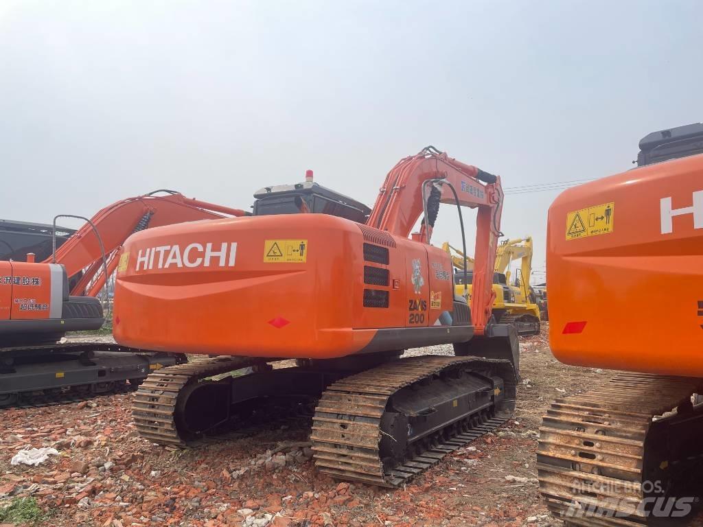 Hitachi ZX 200 Гусеничні екскаватори