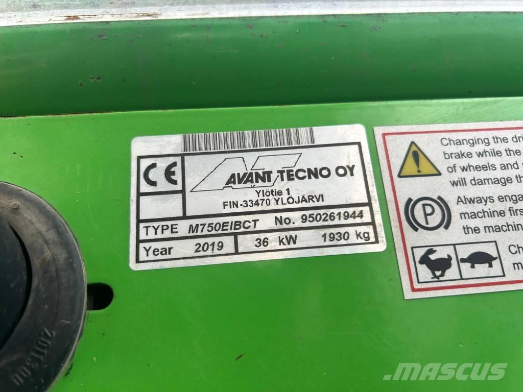 Avant 750 Багатофункціональне обладнання для вантажних і землекопальних робіт