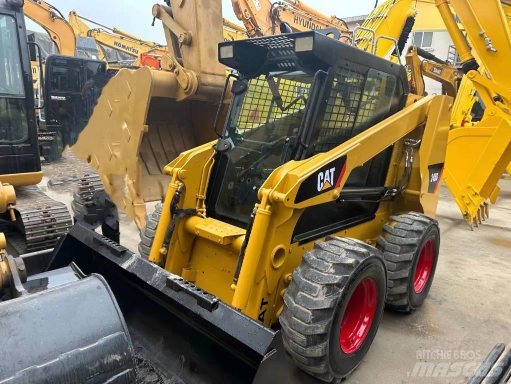 CAT 246 D Міні-навантажувачі