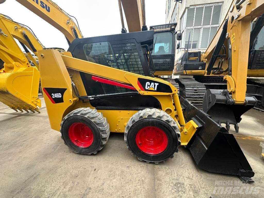 CAT 246 D Міні-навантажувачі