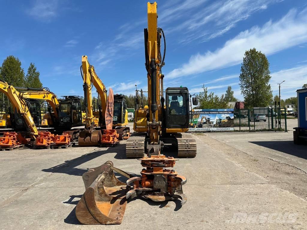 JCB JS 130 LC Гусеничні екскаватори