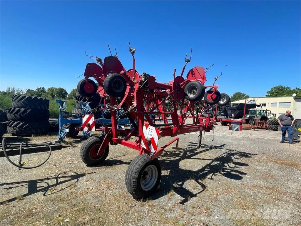Lely Lotus 900 Граблі і сінозворушувачі