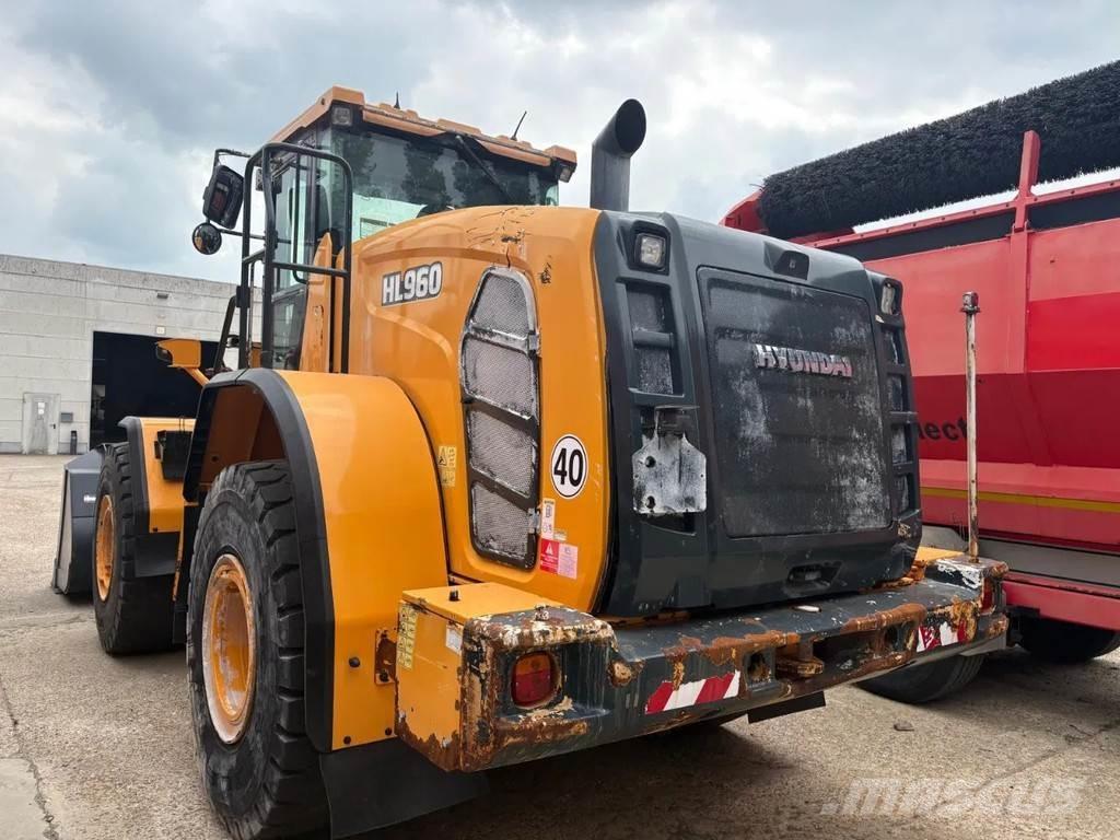 Hyundai HL960 Фронтальні навантажувачі