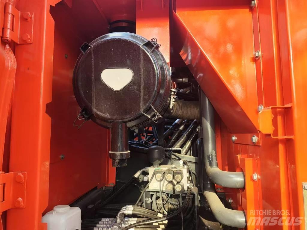 Doosan DX300LC-9c Гусеничні екскаватори