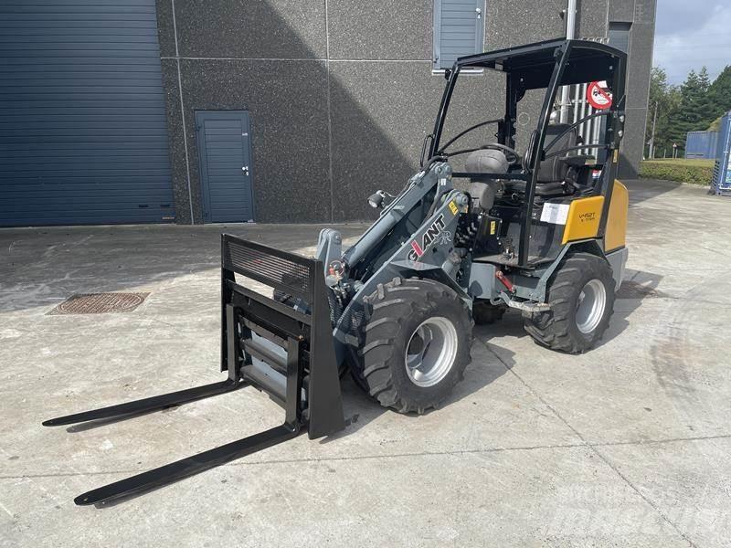 GiANT V 452 T XTRA Фронтальні навантажувачі