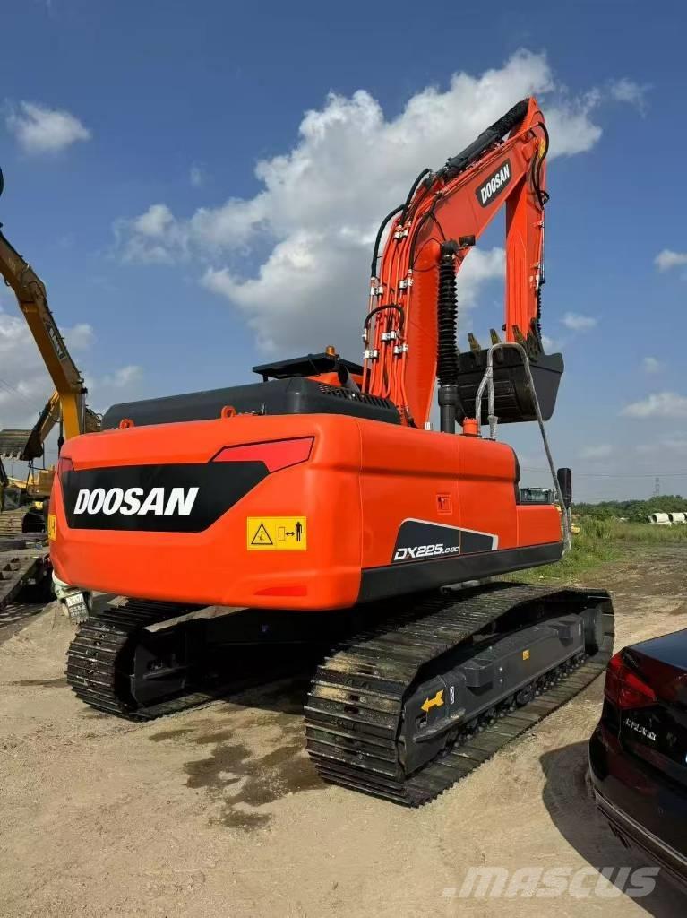 Doosan 225 LC-9C Гусеничні екскаватори