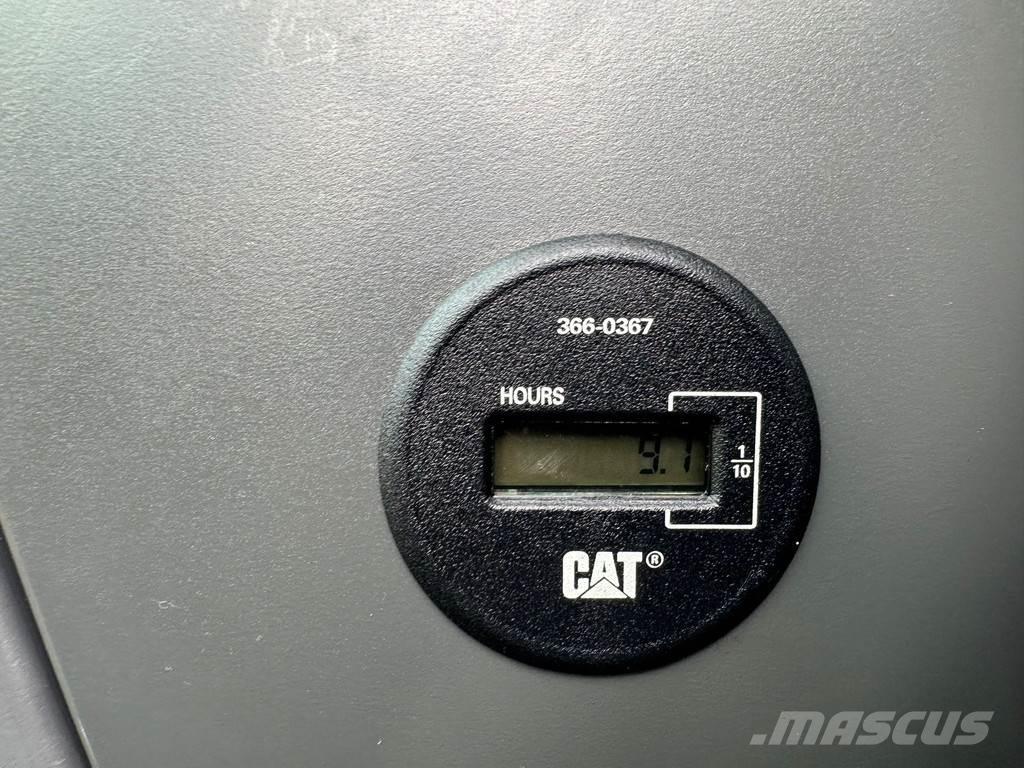 CAT 320D2 Гусеничні екскаватори