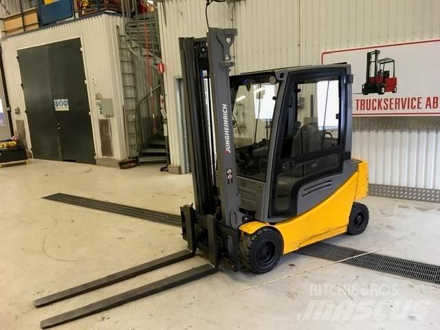 Jungheinrich EFG 320 Електронавантажувачі