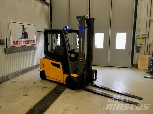Jungheinrich EFG 320 Електронавантажувачі